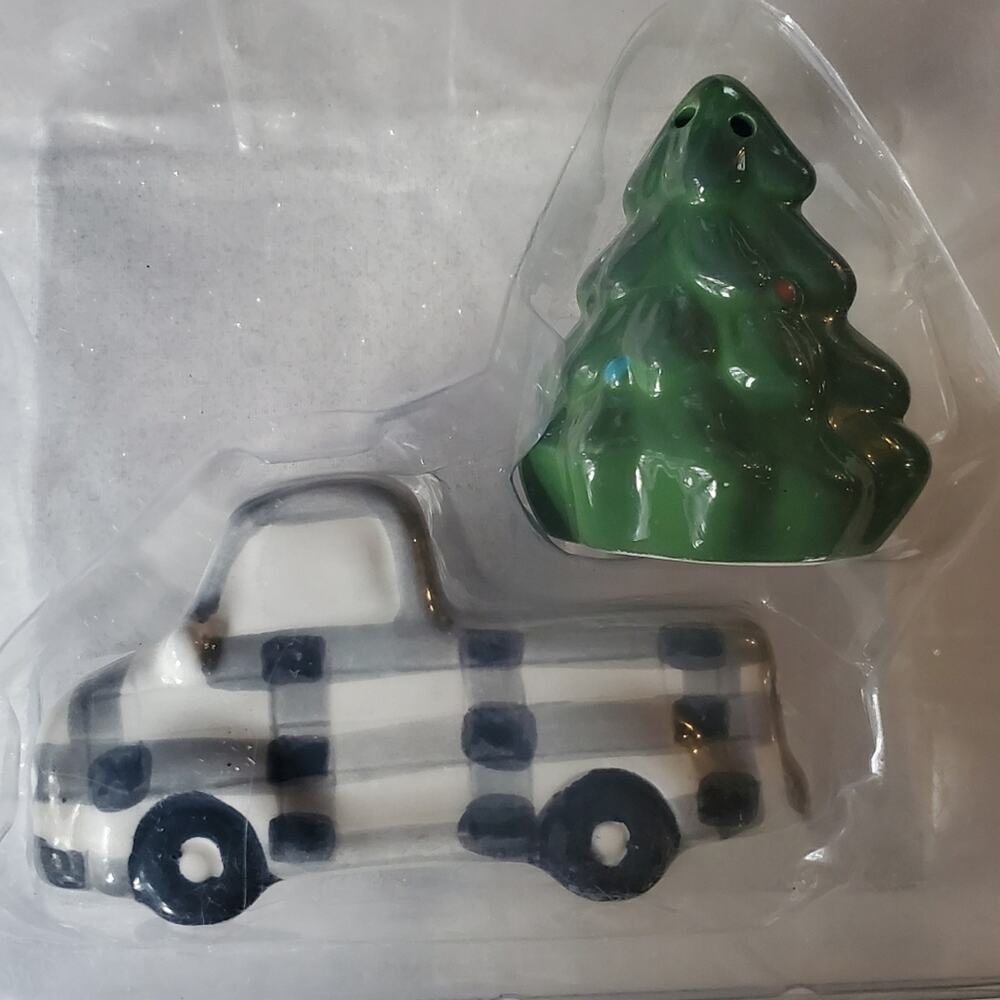 𝅺Robert Stanley Pick up Christmas Tree Salt and Pepper Shakers Holiday